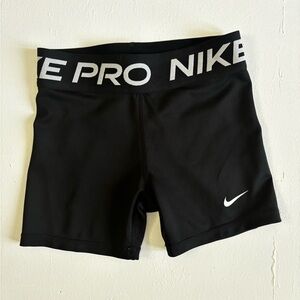 NIKE PRO shorts size Medium